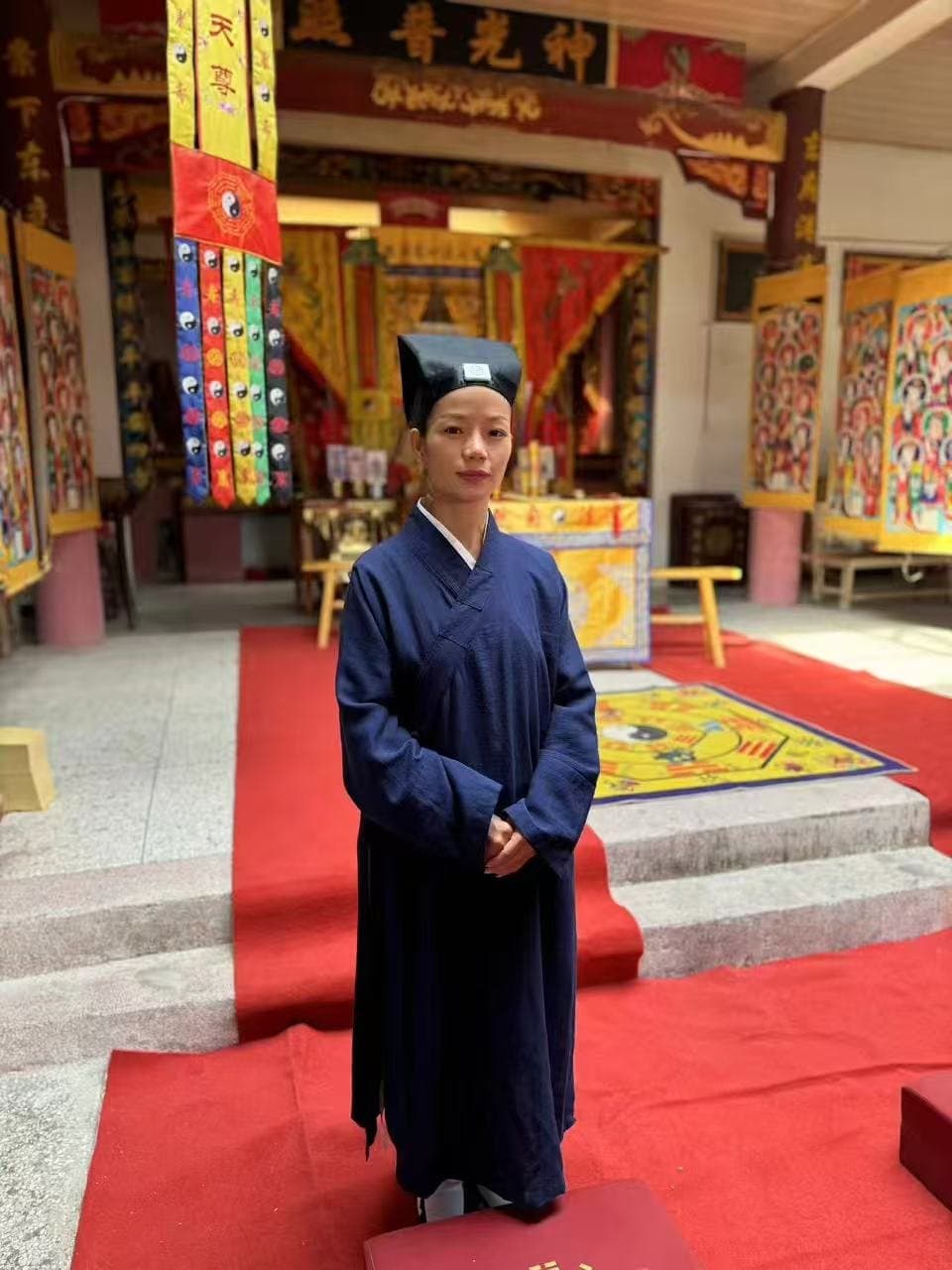 Master Zhi Ning in Taoist dress at a temple